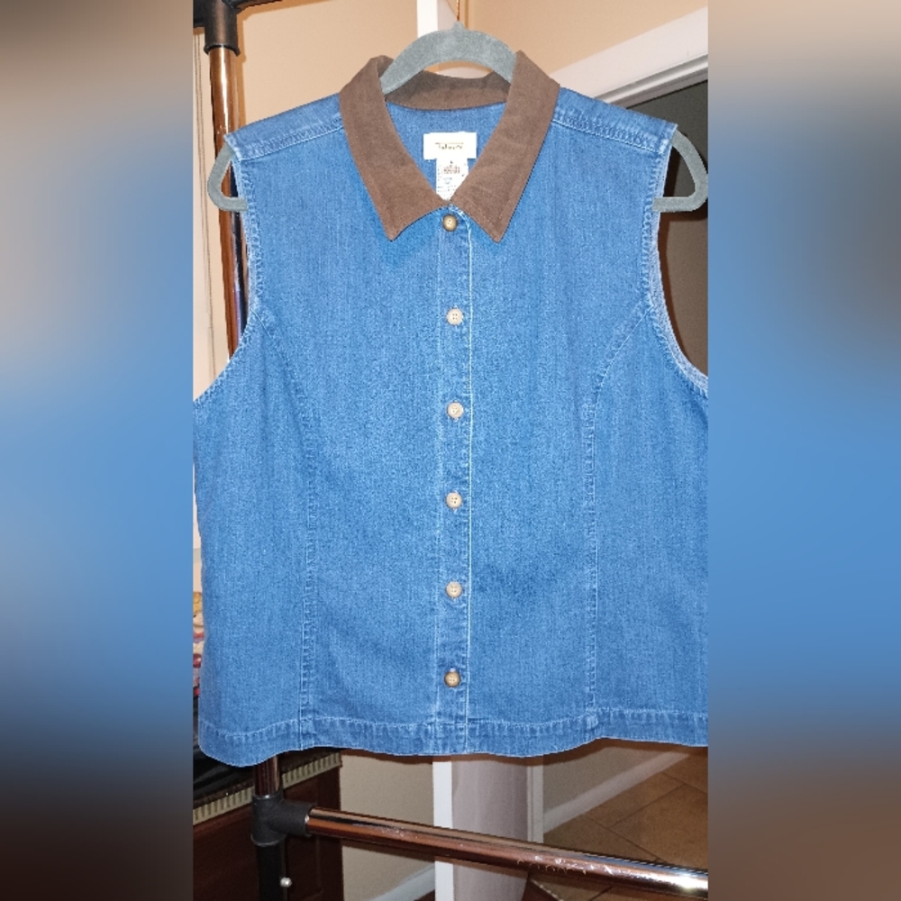 Jean style vest with brown collar